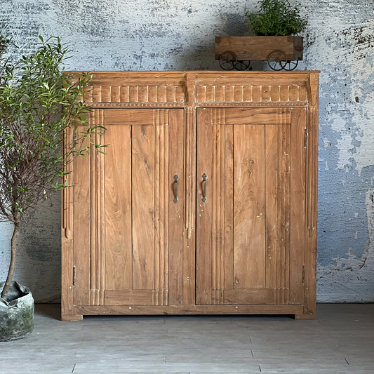 老柚木雕花邊櫃